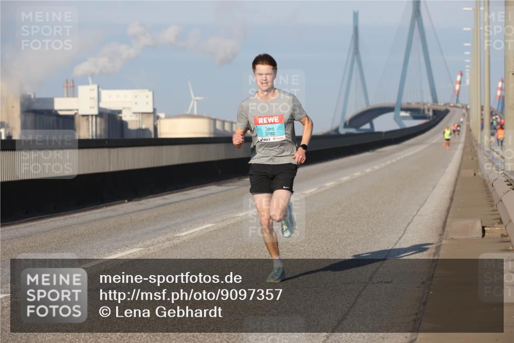 03.10.2025 - Köhlbrandbrückenlauf Lena Gebhardt http://msf.ph/oto/9097357 03.10.2025 09:33:39 Position 2 3782 meine-sportfotos.de