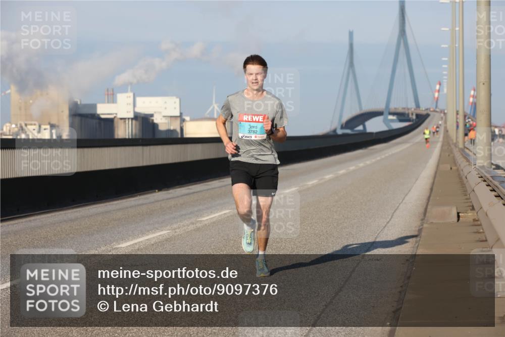 03.10.2025 - Köhlbrandbrückenlauf Lena Gebhardt http://msf.ph/oto/9097376 03.10.2025 09:33:39 Position 2 3782 meine-sportfotos.de