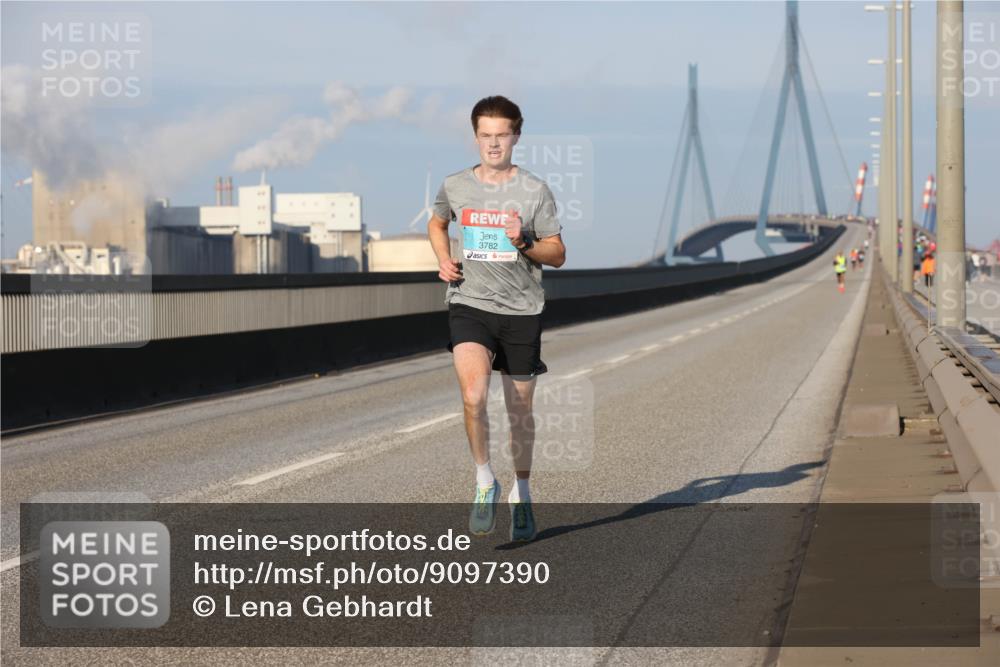 03.10.2025 - Köhlbrandbrückenlauf Lena Gebhardt http://msf.ph/oto/9097390 03.10.2025 09:33:39 Position 2 3782 meine-sportfotos.de