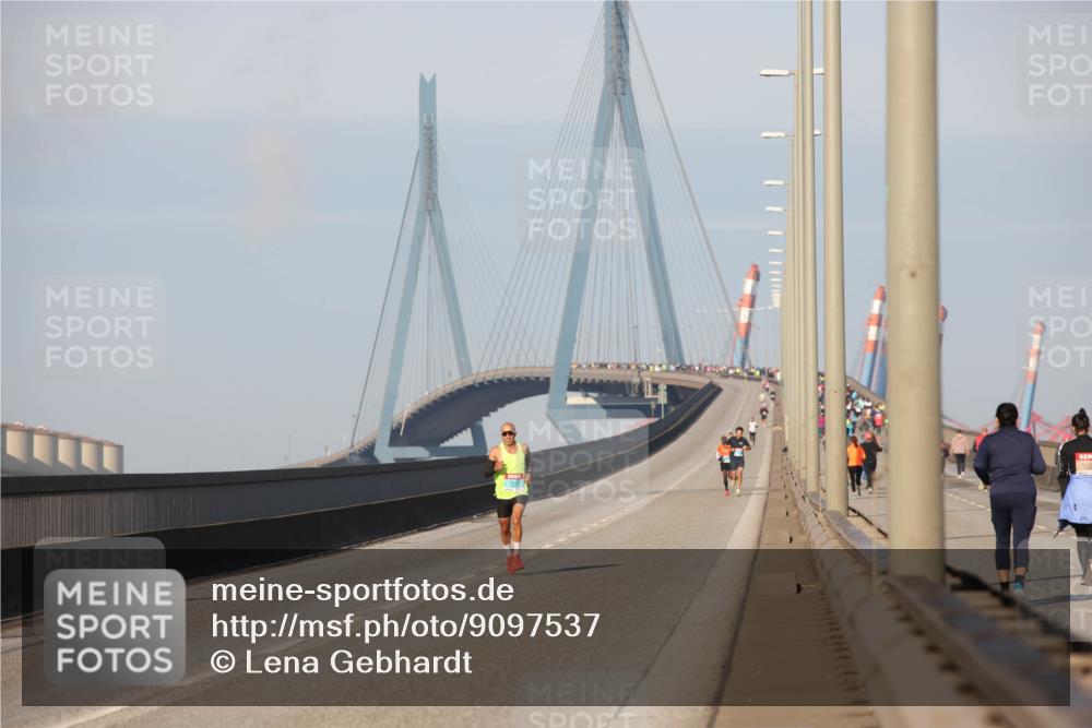 03.10.2025 - Köhlbrandbrückenlauf Lena Gebhardt http://msf.ph/oto/9097537 03.10.2025 09:33:53 Position 2  meine-sportfotos.de