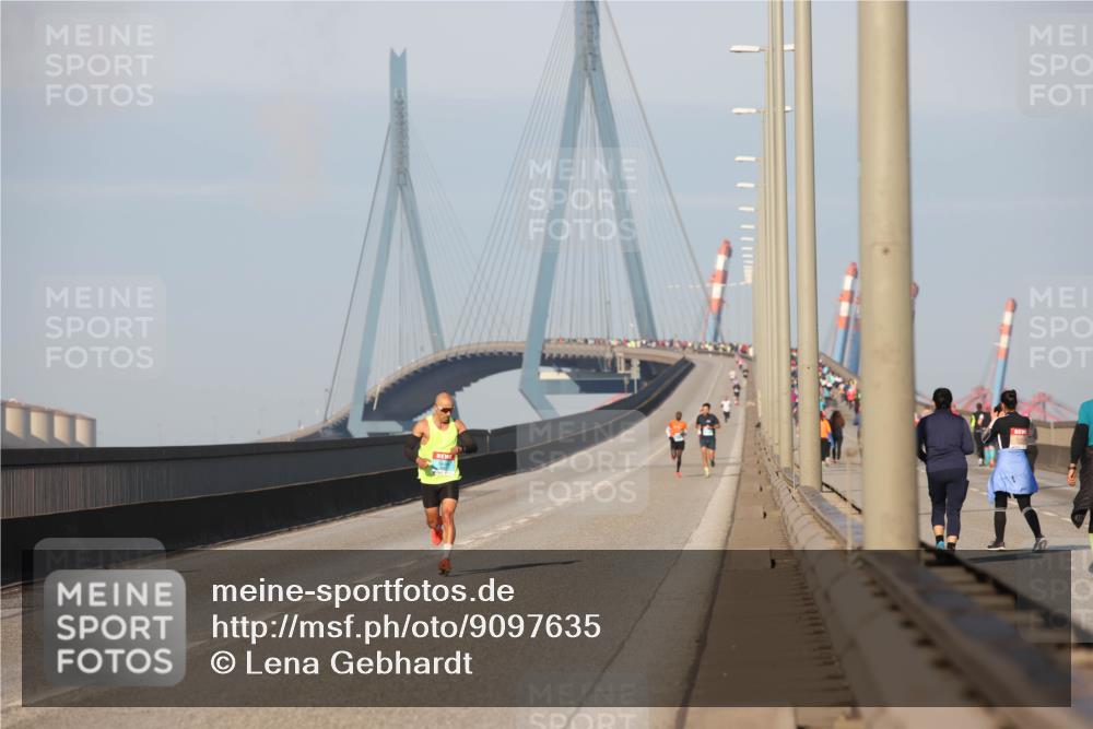 03.10.2025 - Köhlbrandbrückenlauf Lena Gebhardt http://msf.ph/oto/9097635 03.10.2025 09:33:56 Position 2  meine-sportfotos.de