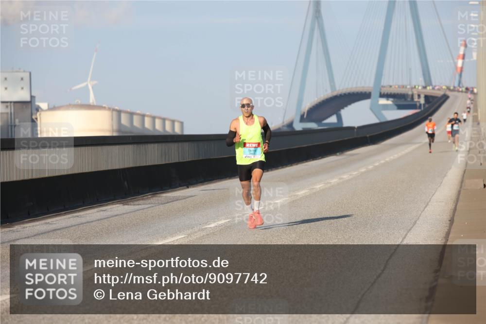 03.10.2025 - Köhlbrandbrückenlauf Lena Gebhardt http://msf.ph/oto/9097742 03.10.2025 09:34:01 Position 2  meine-sportfotos.de