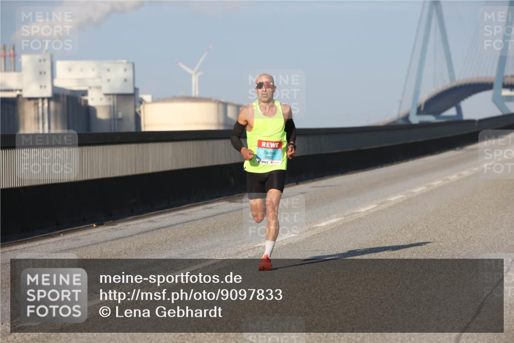 03.10.2025 - Köhlbrandbrückenlauf Lena Gebhardt http://msf.ph/oto/9097833 03.10.2025 09:34:03 Position 2 3807 meine-sportfotos.de