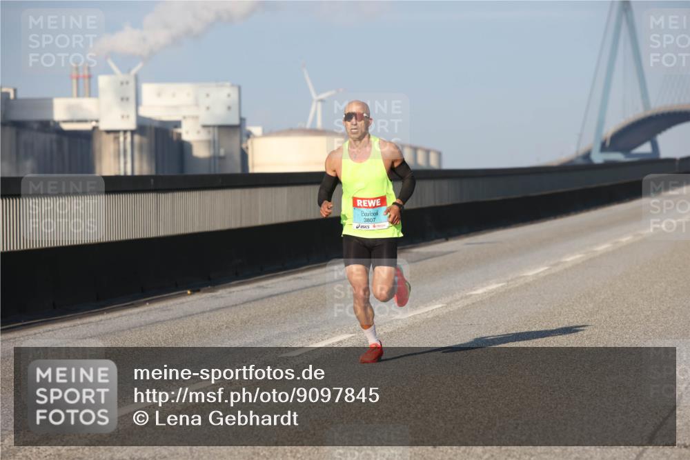 03.10.2025 - Köhlbrandbrückenlauf Lena Gebhardt http://msf.ph/oto/9097845 03.10.2025 09:34:04 Position 2 3807 meine-sportfotos.de