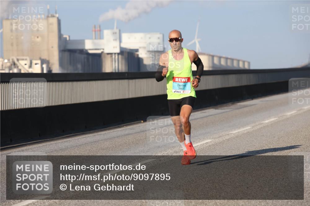 03.10.2025 - Köhlbrandbrückenlauf Lena Gebhardt http://msf.ph/oto/9097895 03.10.2025 09:34:04 Position 2 3807 meine-sportfotos.de
