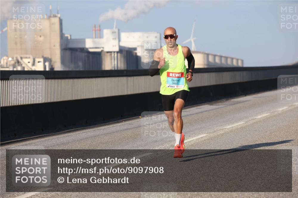 03.10.2025 - Köhlbrandbrückenlauf Lena Gebhardt http://msf.ph/oto/9097908 03.10.2025 09:34:04 Position 2 3807 meine-sportfotos.de