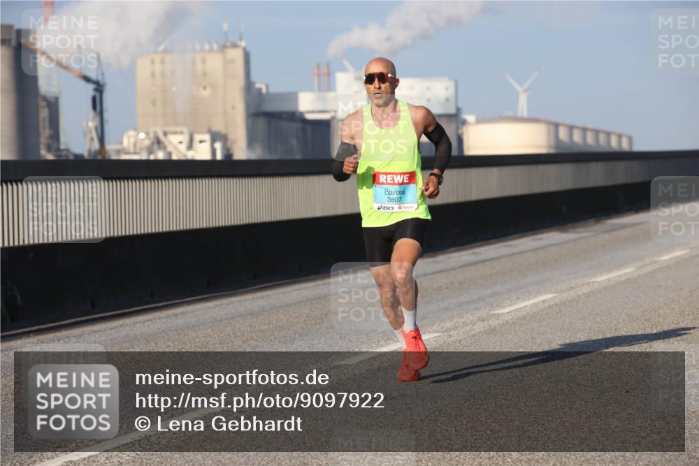 03.10.2025 - Köhlbrandbrückenlauf Lena Gebhardt http://msf.ph/oto/9097922 03.10.2025 09:34:05 Position 2 3807 meine-sportfotos.de