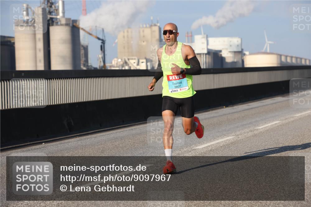 03.10.2025 - Köhlbrandbrückenlauf Lena Gebhardt http://msf.ph/oto/9097967 03.10.2025 09:34:06 Position 2 3807 meine-sportfotos.de