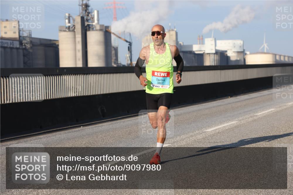 03.10.2025 - Köhlbrandbrückenlauf Lena Gebhardt http://msf.ph/oto/9097980 03.10.2025 09:34:06 Position 2 3807 meine-sportfotos.de