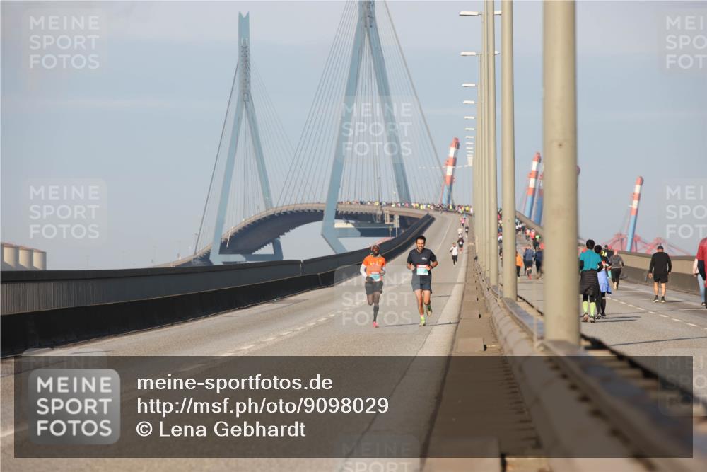 03.10.2025 - Köhlbrandbrückenlauf Lena Gebhardt http://msf.ph/oto/9098029 03.10.2025 09:34:12 Position 2  meine-sportfotos.de