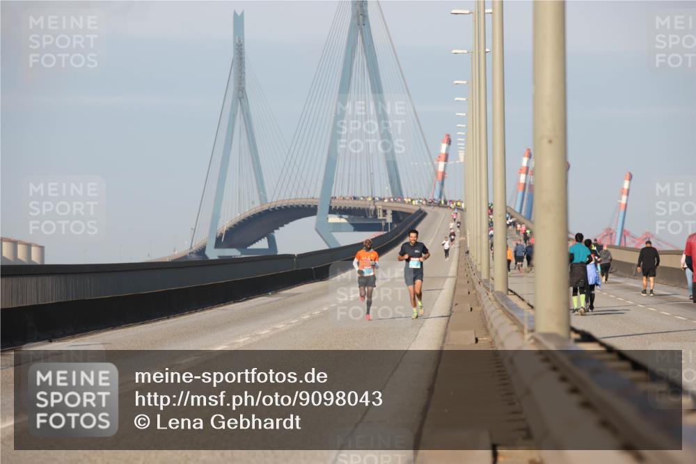 03.10.2025 - Köhlbrandbrückenlauf Lena Gebhardt http://msf.ph/oto/9098043 03.10.2025 09:34:12 Position 2  meine-sportfotos.de