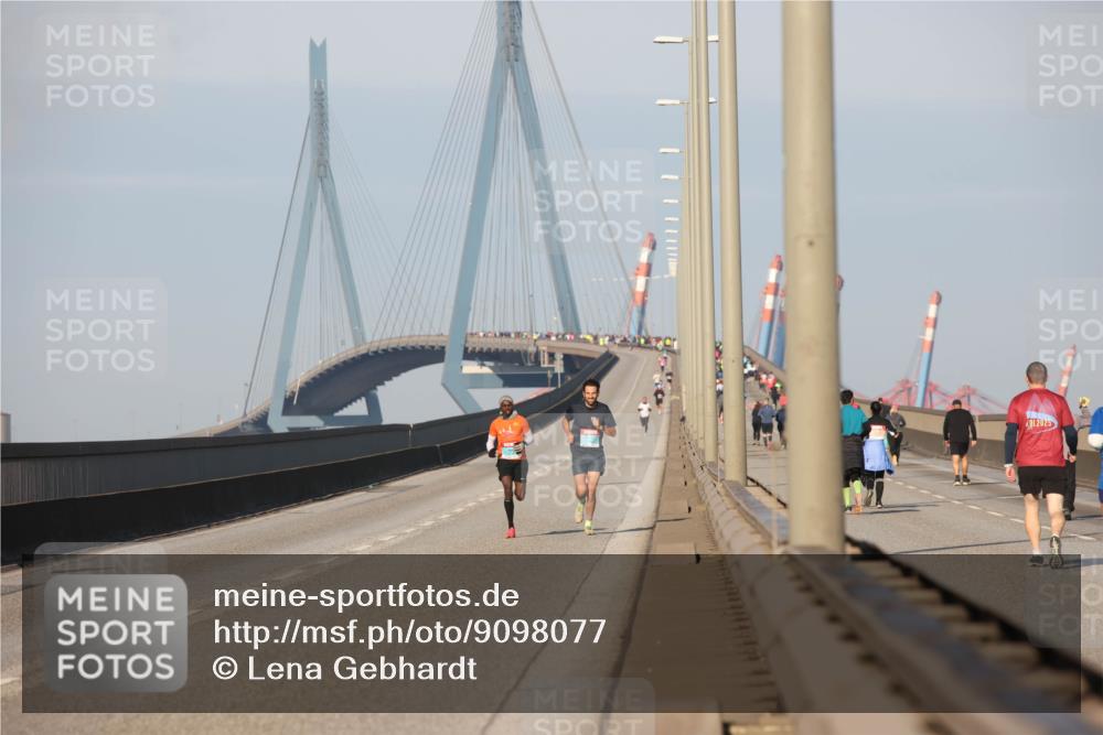 03.10.2025 - Köhlbrandbrückenlauf Lena Gebhardt http://msf.ph/oto/9098077 03.10.2025 09:34:13 Position 2  meine-sportfotos.de
