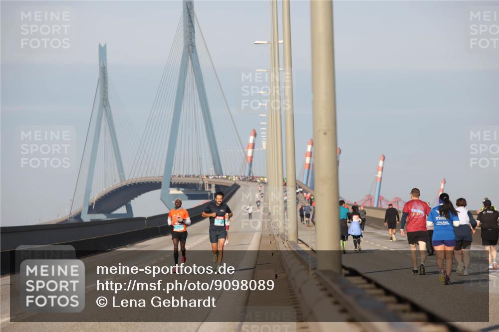 03.10.2025 - Köhlbrandbrückenlauf Lena Gebhardt http://msf.ph/oto/9098089 03.10.2025 09:34:15 Position 2  meine-sportfotos.de