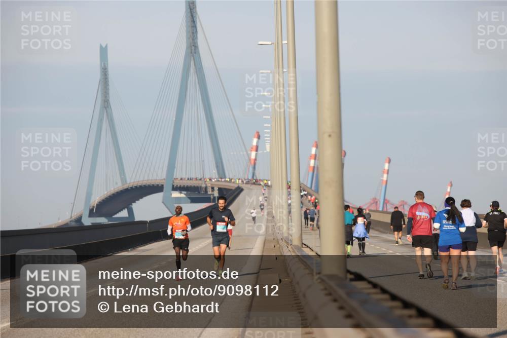 03.10.2025 - Köhlbrandbrückenlauf Lena Gebhardt http://msf.ph/oto/9098112 03.10.2025 09:34:15 Position 2  meine-sportfotos.de