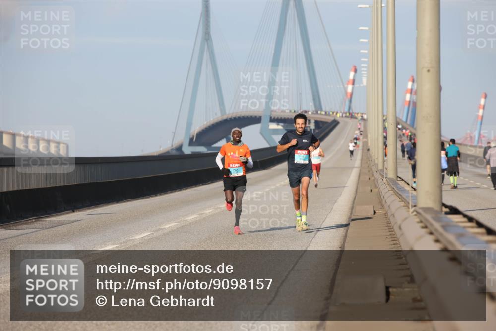 03.10.2025 - Köhlbrandbrückenlauf Lena Gebhardt http://msf.ph/oto/9098157 03.10.2025 09:34:19 Position 2  meine-sportfotos.de