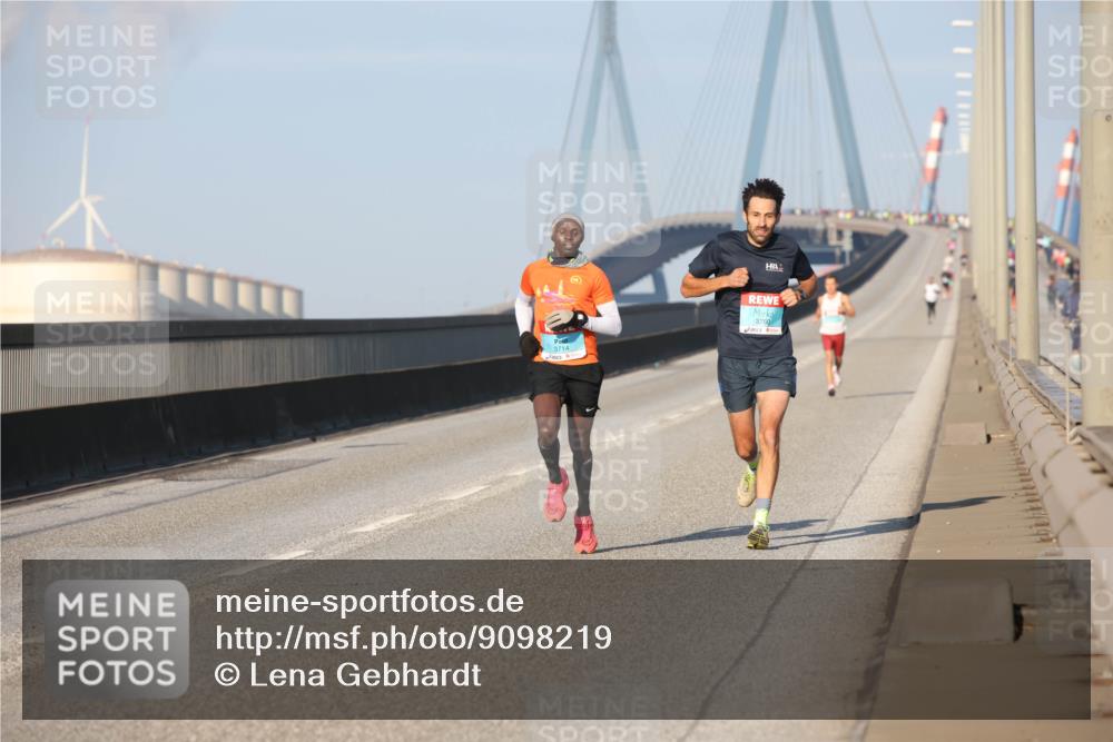 03.10.2025 - Köhlbrandbrückenlauf Lena Gebhardt http://msf.ph/oto/9098219 03.10.2025 09:34:22 Position 2  meine-sportfotos.de