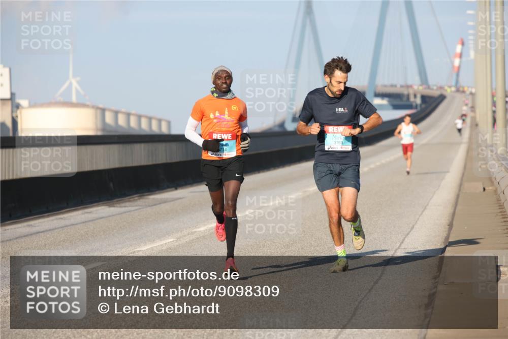 03.10.2025 - Köhlbrandbrückenlauf Lena Gebhardt http://msf.ph/oto/9098309 03.10.2025 09:34:24 Position 2 3760 meine-sportfotos.de
