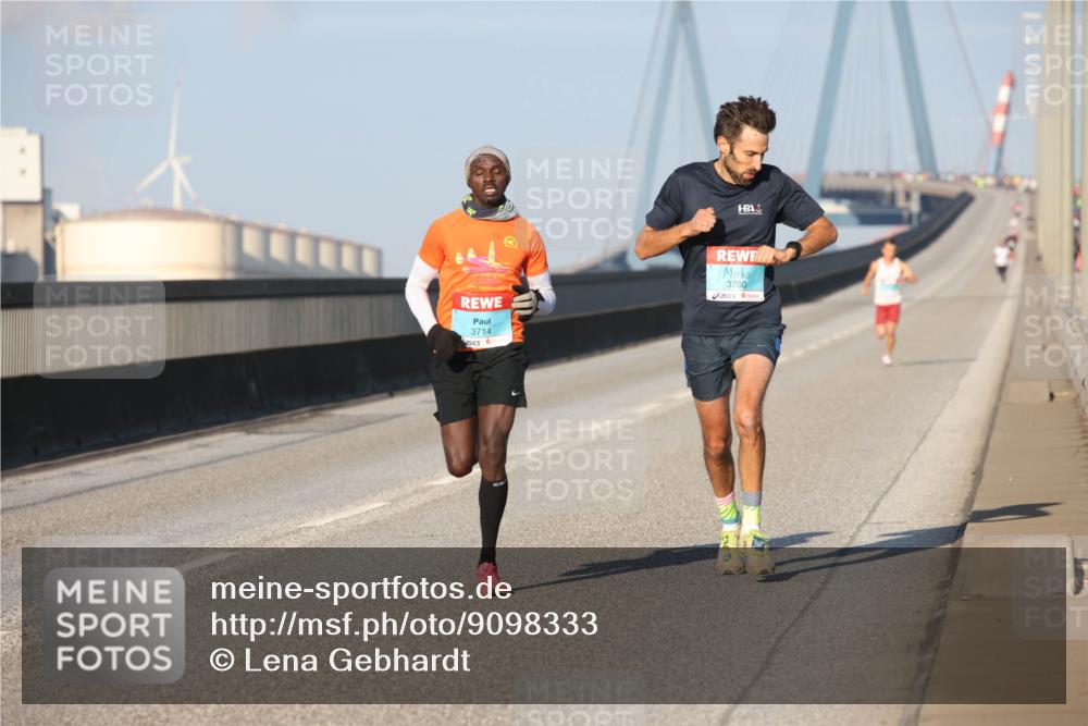 03.10.2025 - Köhlbrandbrückenlauf Lena Gebhardt http://msf.ph/oto/9098333 03.10.2025 09:34:24 Position 2 3714, 3760 meine-sportfotos.de