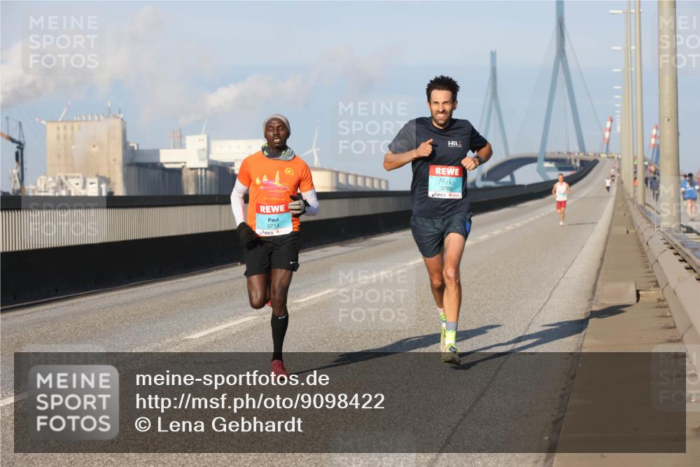 03.10.2025 - Köhlbrandbrückenlauf Lena Gebhardt http://msf.ph/oto/9098422 03.10.2025 09:34:26 Position 2 3714, 3760 meine-sportfotos.de