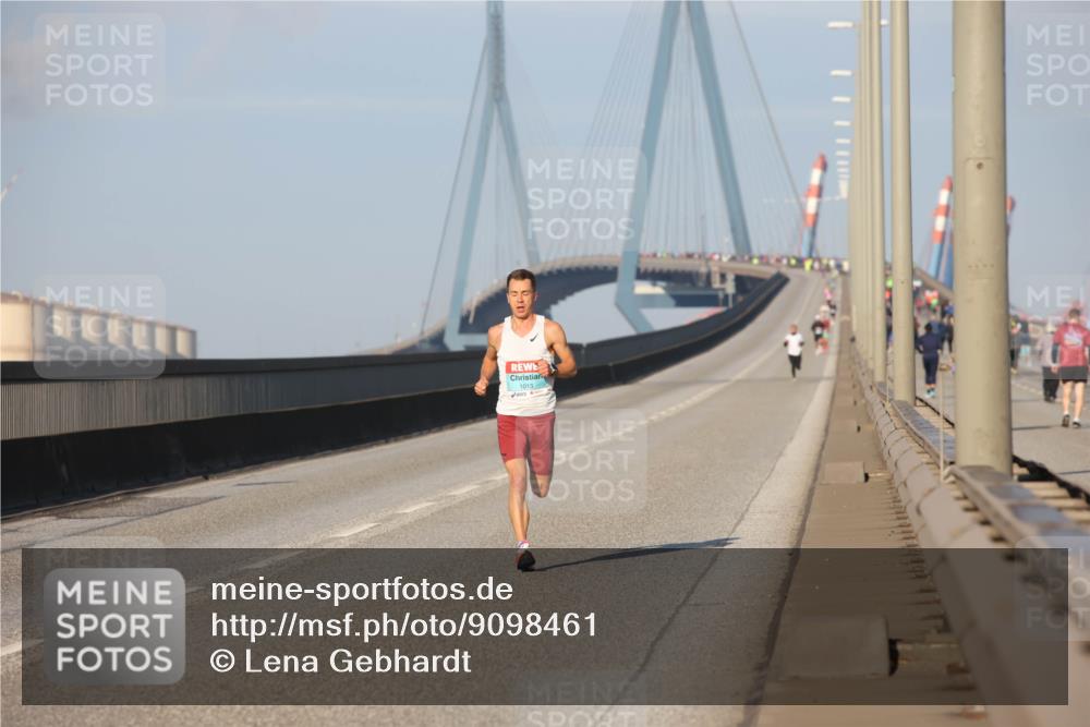 03.10.2025 - Köhlbrandbrückenlauf Lena Gebhardt http://msf.ph/oto/9098461 03.10.2025 09:34:33 Position 2  meine-sportfotos.de