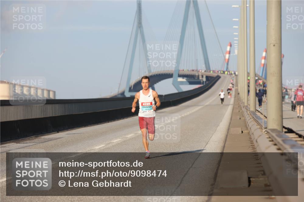 03.10.2025 - Köhlbrandbrückenlauf Lena Gebhardt http://msf.ph/oto/9098474 03.10.2025 09:34:33 Position 2 10 meine-sportfotos.de