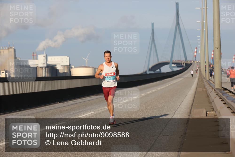 03.10.2025 - Köhlbrandbrückenlauf Lena Gebhardt http://msf.ph/oto/9098588 03.10.2025 09:34:37 Position 2  meine-sportfotos.de