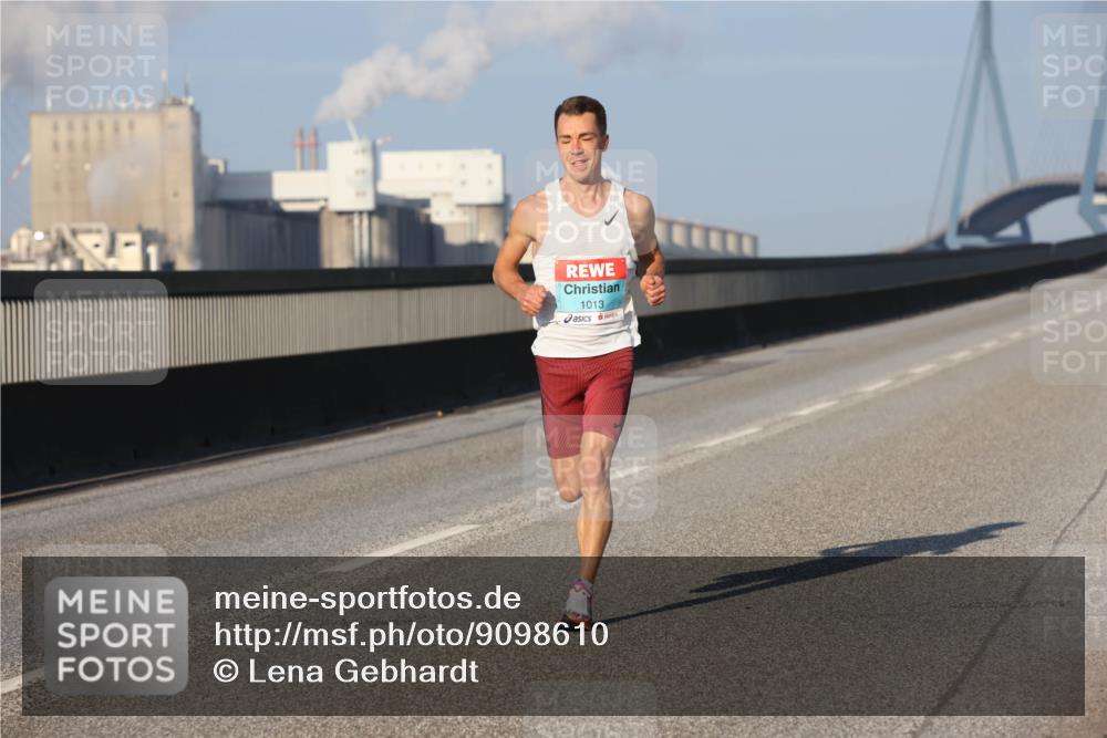 03.10.2025 - Köhlbrandbrückenlauf Lena Gebhardt http://msf.ph/oto/9098610 03.10.2025 09:34:38 Position 2 1013 meine-sportfotos.de