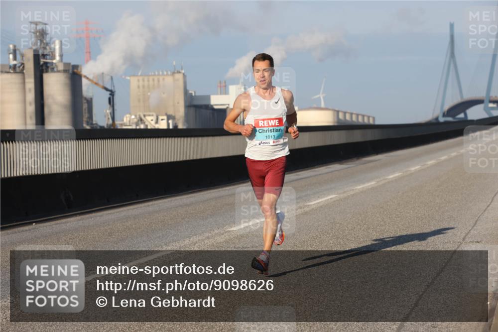 03.10.2025 - Köhlbrandbrückenlauf Lena Gebhardt http://msf.ph/oto/9098626 03.10.2025 09:34:38 Position 2 1013 meine-sportfotos.de