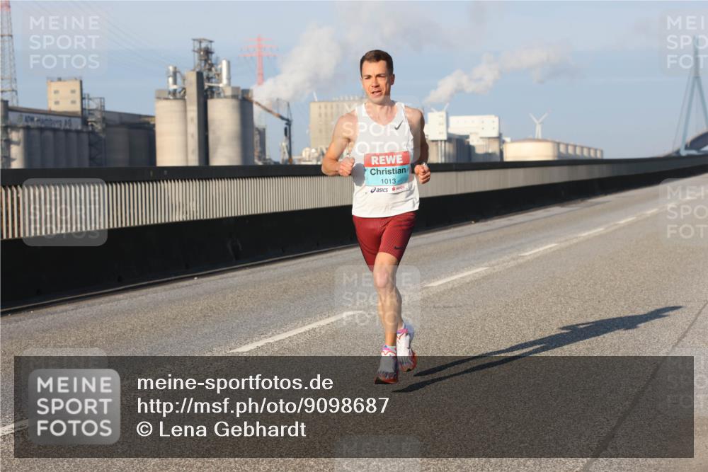 03.10.2025 - Köhlbrandbrückenlauf Lena Gebhardt http://msf.ph/oto/9098687 03.10.2025 09:34:39 Position 2 1013 meine-sportfotos.de