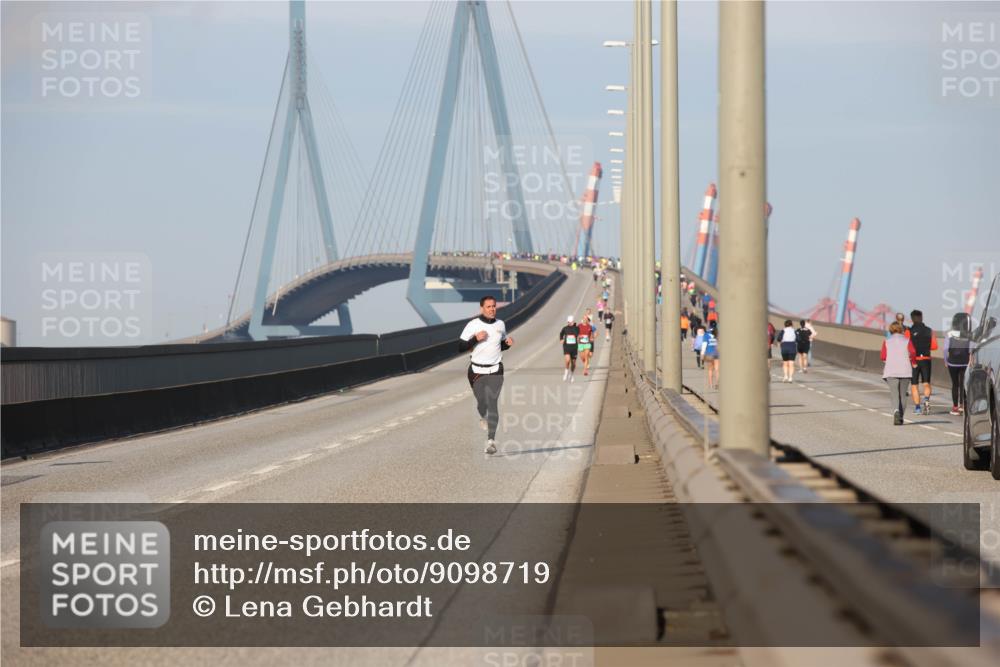 03.10.2025 - Köhlbrandbrückenlauf Lena Gebhardt http://msf.ph/oto/9098719 03.10.2025 09:34:59 Position 2  meine-sportfotos.de