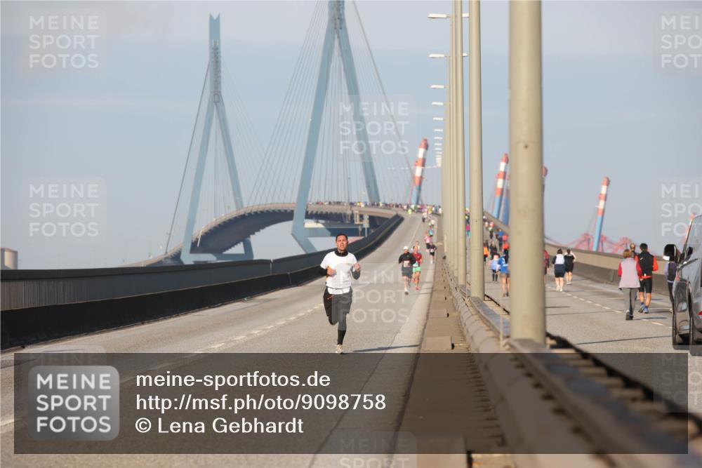 03.10.2025 - Köhlbrandbrückenlauf Lena Gebhardt http://msf.ph/oto/9098758 03.10.2025 09:35:00 Position 2  meine-sportfotos.de