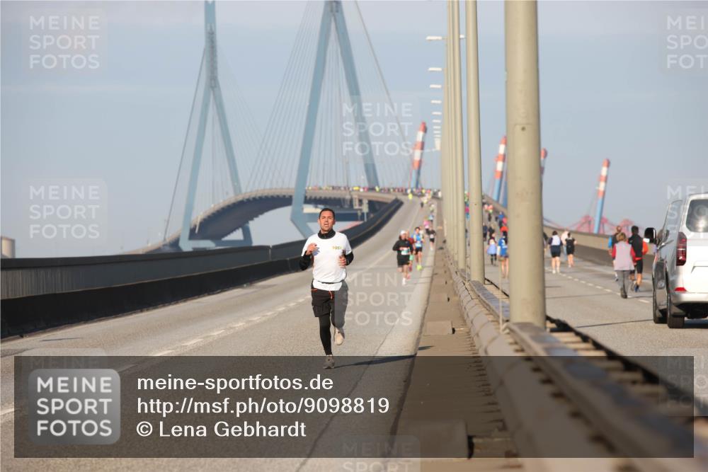 03.10.2025 - Köhlbrandbrückenlauf Lena Gebhardt http://msf.ph/oto/9098819 03.10.2025 09:35:03 Position 2  meine-sportfotos.de