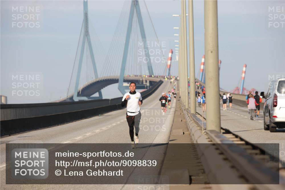 03.10.2025 - Köhlbrandbrückenlauf Lena Gebhardt http://msf.ph/oto/9098839 03.10.2025 09:35:03 Position 2  meine-sportfotos.de