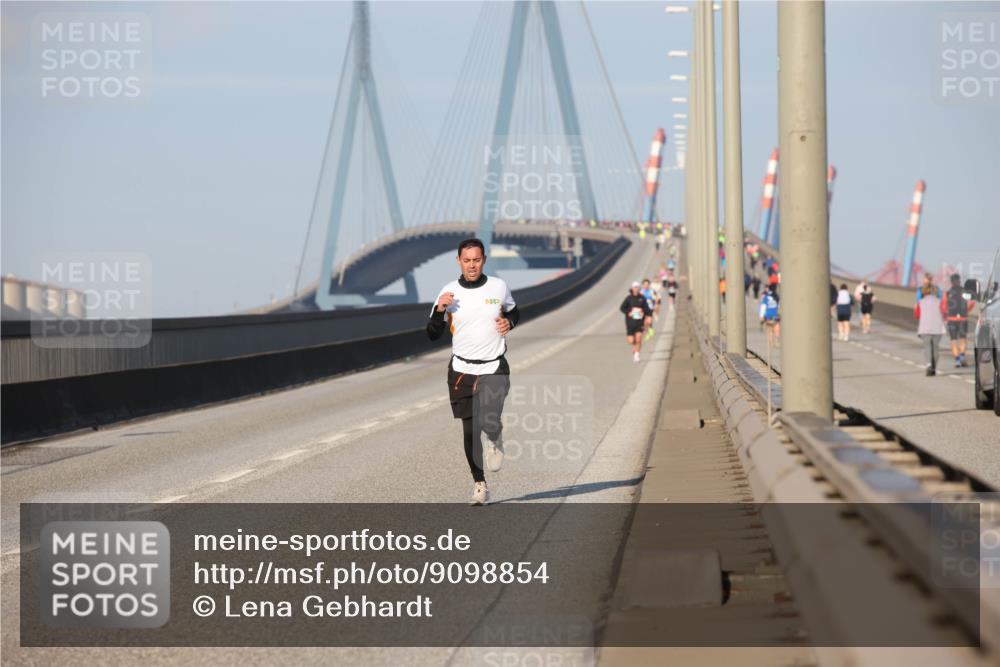 03.10.2025 - Köhlbrandbrückenlauf Lena Gebhardt http://msf.ph/oto/9098854 03.10.2025 09:35:04 Position 2  meine-sportfotos.de