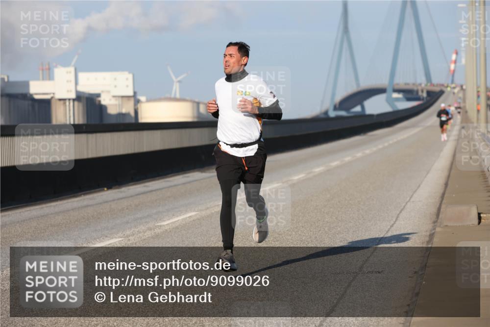 03.10.2025 - Köhlbrandbrückenlauf Lena Gebhardt http://msf.ph/oto/9099026 03.10.2025 09:35:09 Position 2  meine-sportfotos.de