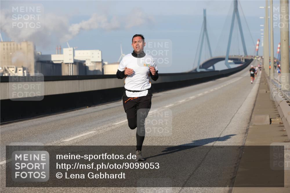03.10.2025 - Köhlbrandbrückenlauf Lena Gebhardt http://msf.ph/oto/9099053 03.10.2025 09:35:09 Position 2  meine-sportfotos.de