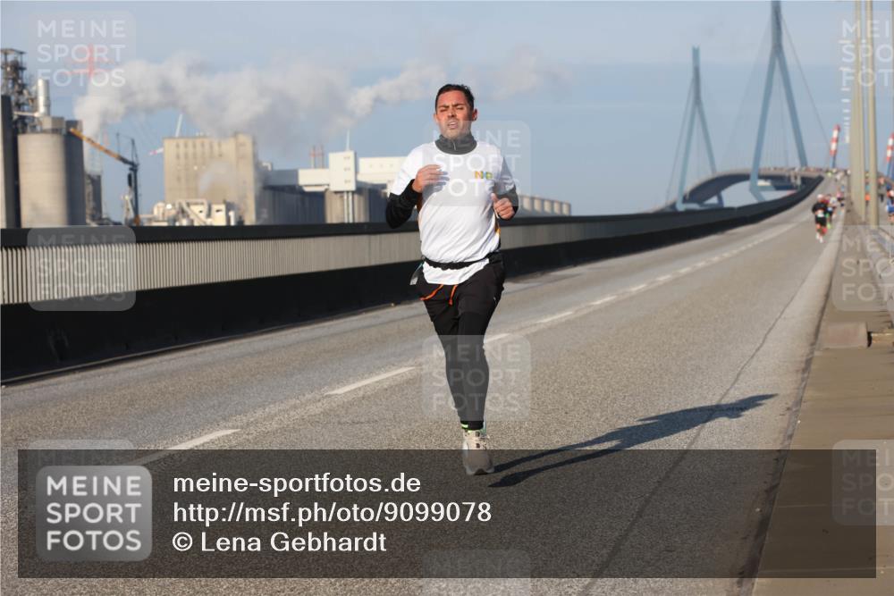 03.10.2025 - Köhlbrandbrückenlauf Lena Gebhardt http://msf.ph/oto/9099078 03.10.2025 09:35:10 Position 2  meine-sportfotos.de