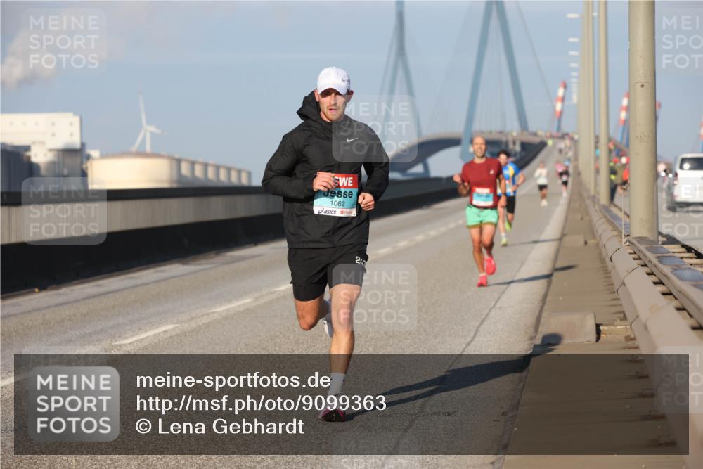 03.10.2025 - Köhlbrandbrückenlauf Lena Gebhardt http://msf.ph/oto/9099363 03.10.2025 09:35:27 Position 2 1062, 247 meine-sportfotos.de