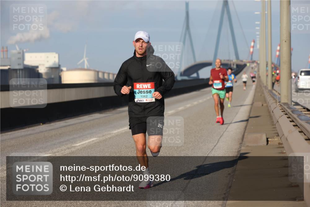 03.10.2025 - Köhlbrandbrückenlauf Lena Gebhardt http://msf.ph/oto/9099380 03.10.2025 09:35:27 Position 2 1062, 24, 77 meine-sportfotos.de