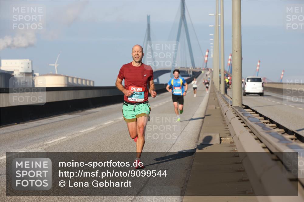 03.10.2025 - Köhlbrandbrückenlauf Lena Gebhardt http://msf.ph/oto/9099544 03.10.2025 09:35:31 Position 2  meine-sportfotos.de