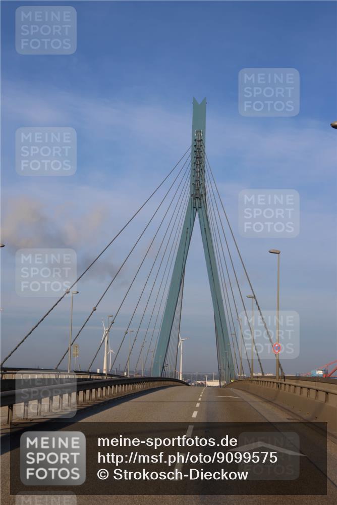03.10.2025 - Köhlbrandbrückenlauf Strokosch-Dieckow http://msf.ph/oto/9099575 03.10.2025 09:08:09 Position 1  meine-sportfotos.de