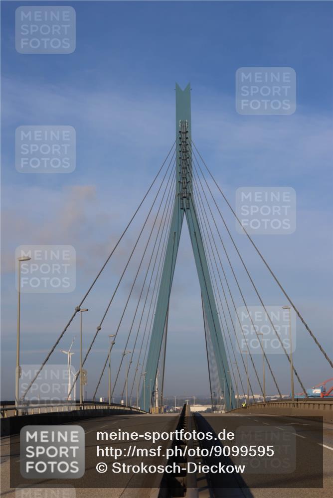03.10.2025 - Köhlbrandbrückenlauf Strokosch-Dieckow http://msf.ph/oto/9099595 03.10.2025 09:08:24 Position 1  meine-sportfotos.de