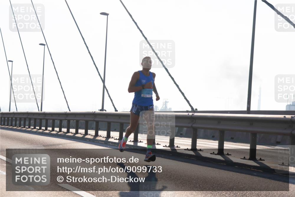 03.10.2025 - Köhlbrandbrückenlauf Strokosch-Dieckow http://msf.ph/oto/9099733 03.10.2025 09:15:28 Position 1 11217 meine-sportfotos.de