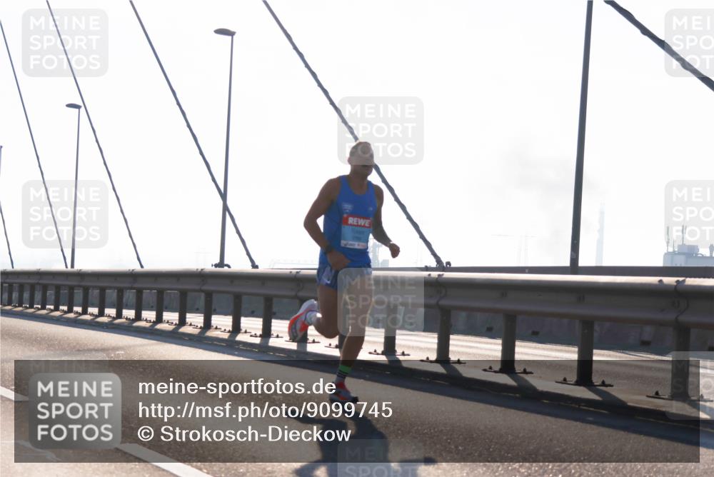 03.10.2025 - Köhlbrandbrückenlauf Strokosch-Dieckow http://msf.ph/oto/9099745 03.10.2025 09:15:29 Position 1  meine-sportfotos.de
