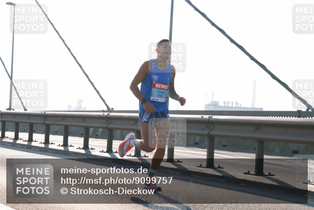03.10.2025 - Köhlbrandbrückenlauf Strokosch-Dieckow http://msf.ph/oto/9099757 03.10.2025 09:15:29 Position 1 3769 meine-sportfotos.de