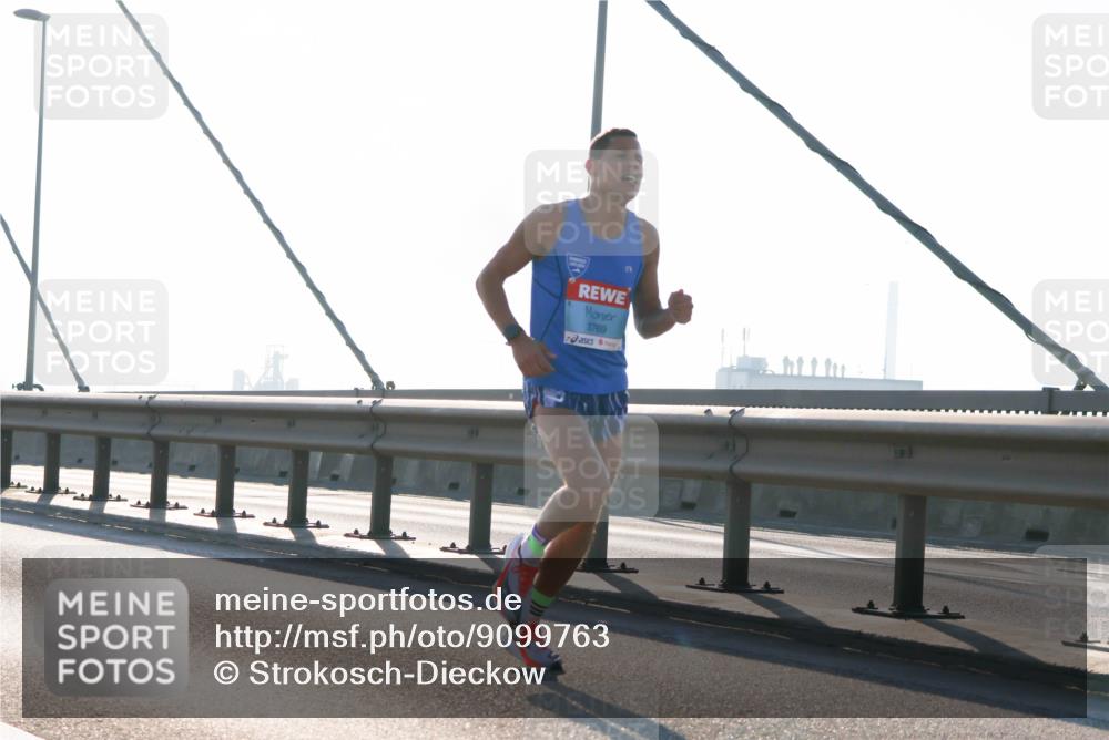 03.10.2025 - Köhlbrandbrückenlauf Strokosch-Dieckow http://msf.ph/oto/9099763 03.10.2025 09:15:29 Position 1  meine-sportfotos.de