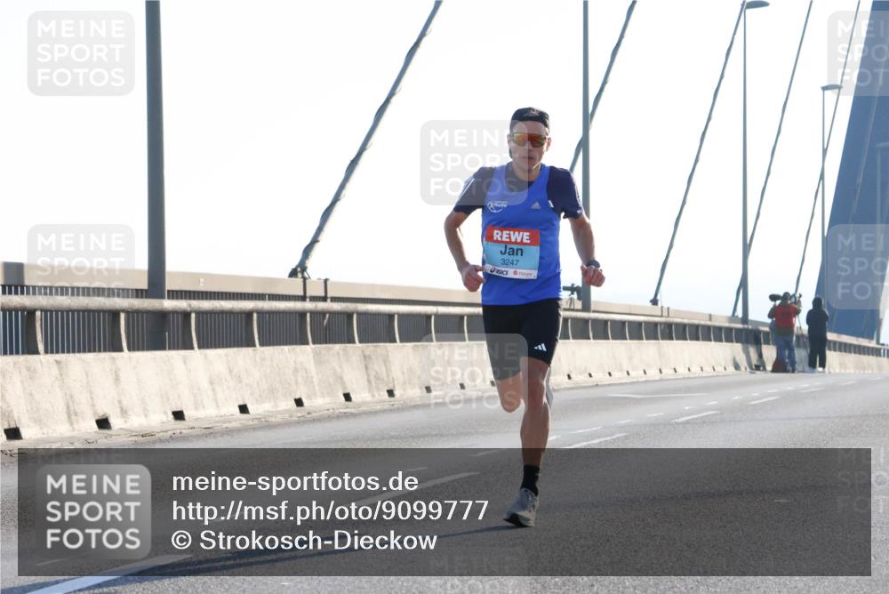 03.10.2025 - Köhlbrandbrückenlauf Strokosch-Dieckow http://msf.ph/oto/9099777 03.10.2025 09:16:16 Position 1 3247 meine-sportfotos.de
