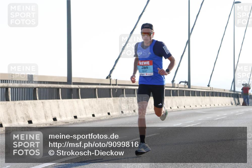 03.10.2025 - Köhlbrandbrückenlauf Strokosch-Dieckow http://msf.ph/oto/9099816 03.10.2025 09:16:16 Position 1 3247 meine-sportfotos.de