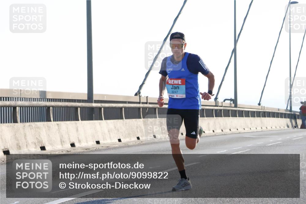 03.10.2025 - Köhlbrandbrückenlauf Strokosch-Dieckow http://msf.ph/oto/9099822 03.10.2025 09:16:16 Position 1 3247 meine-sportfotos.de