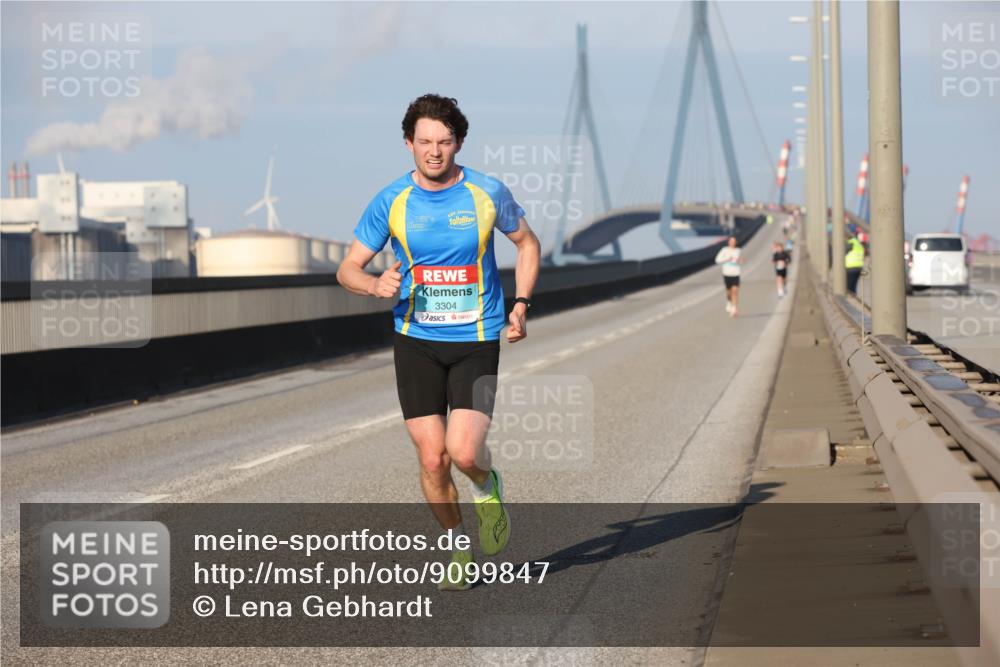 03.10.2025 - Köhlbrandbrückenlauf Lena Gebhardt http://msf.ph/oto/9099847 03.10.2025 09:35:36 Position 2 3304 meine-sportfotos.de